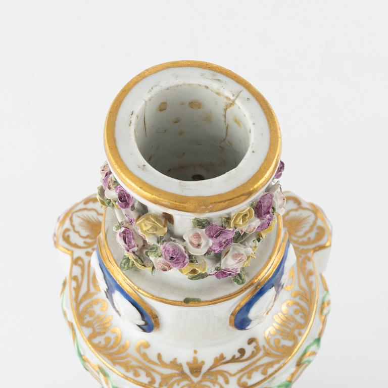 Ljusstakar, ett par, porslin. Meissen, sekelskifte 1900.