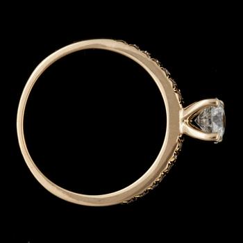 RING, 18k guld med briljantslipade diamanter, centrumsten ca 0,53ct. Certifikat IGL finns. Vikt 2,5g.