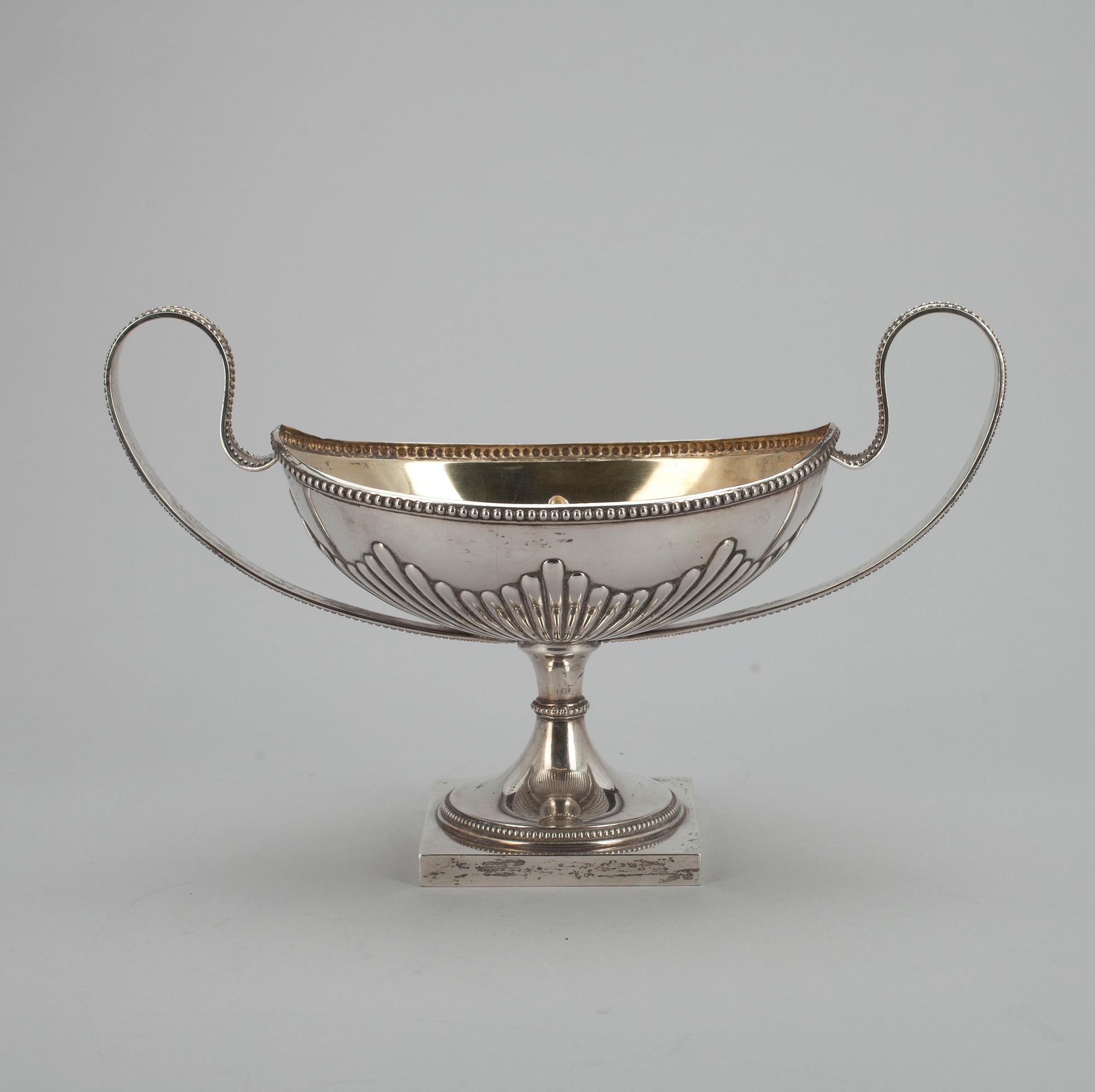 SKÅL, silver CG.Hallberg, Stockholm 1912. Vikt 320 g.