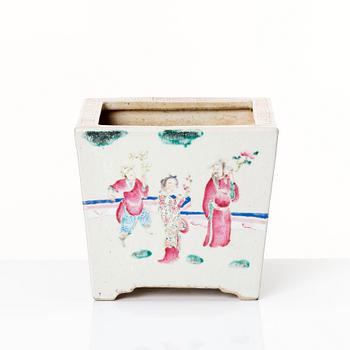 A famille rose flower pot, Qing dynasty, 19th Century.