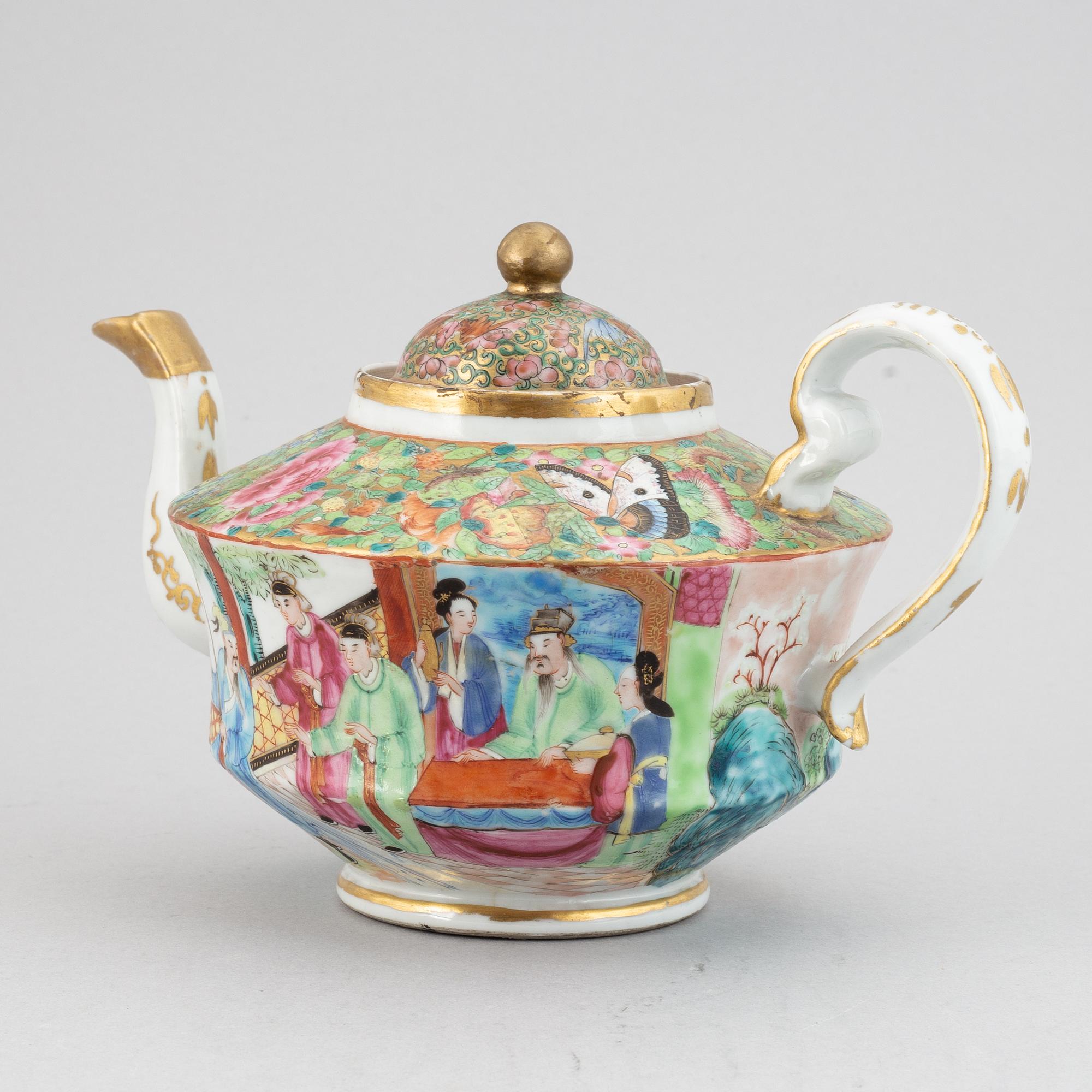 A Canton famille rose tea pot with cover, Qing dynasty, 19th Century.