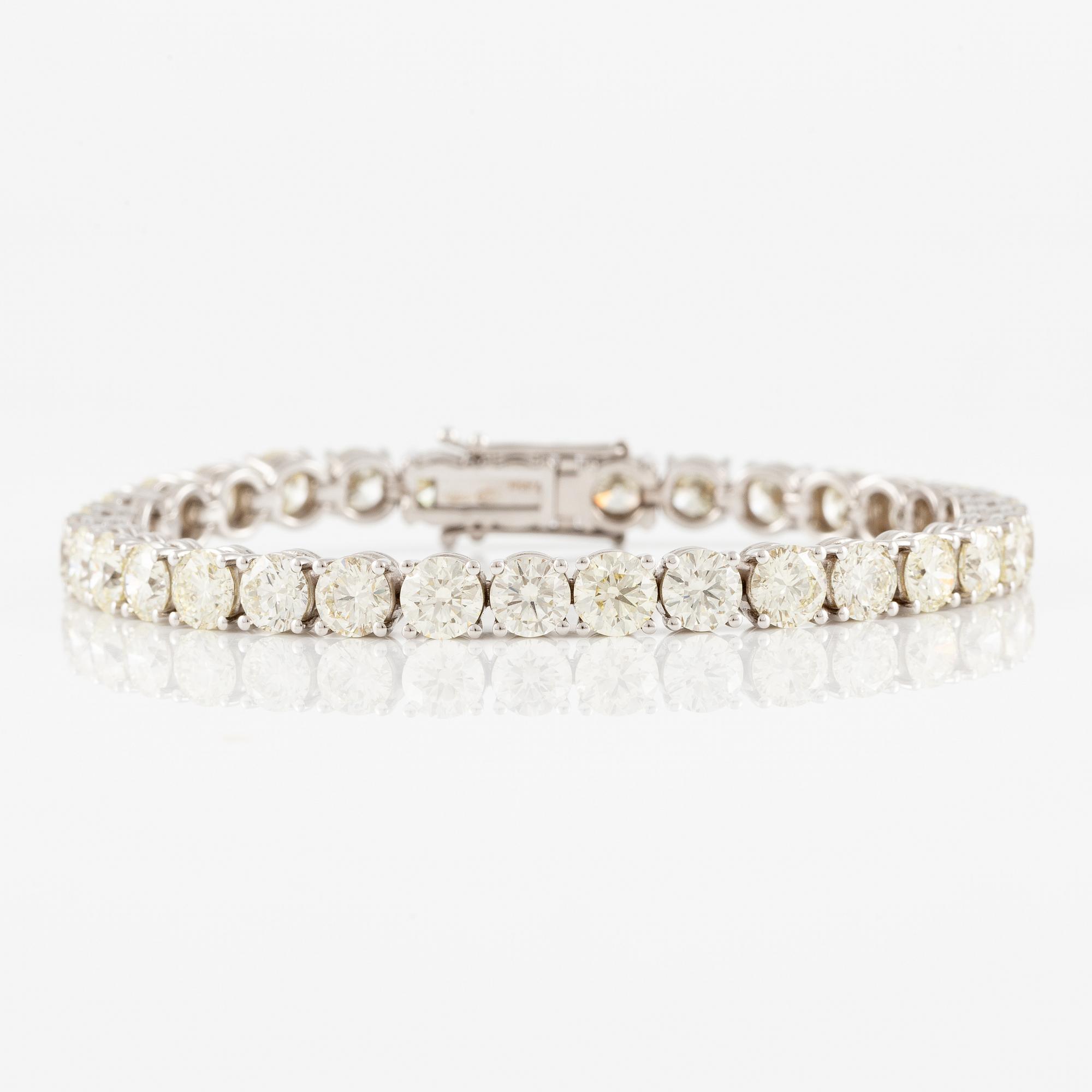 Tennis bracelet, 18K white gold with brilliant-cut diamonds.