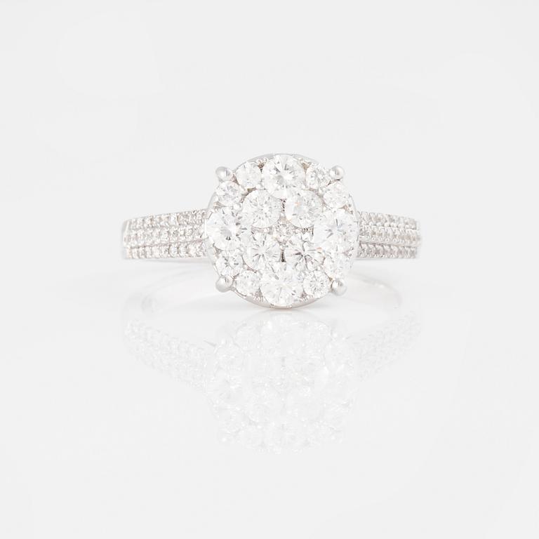 RING, med briljantslipade diamanter ca 1.00 ct.