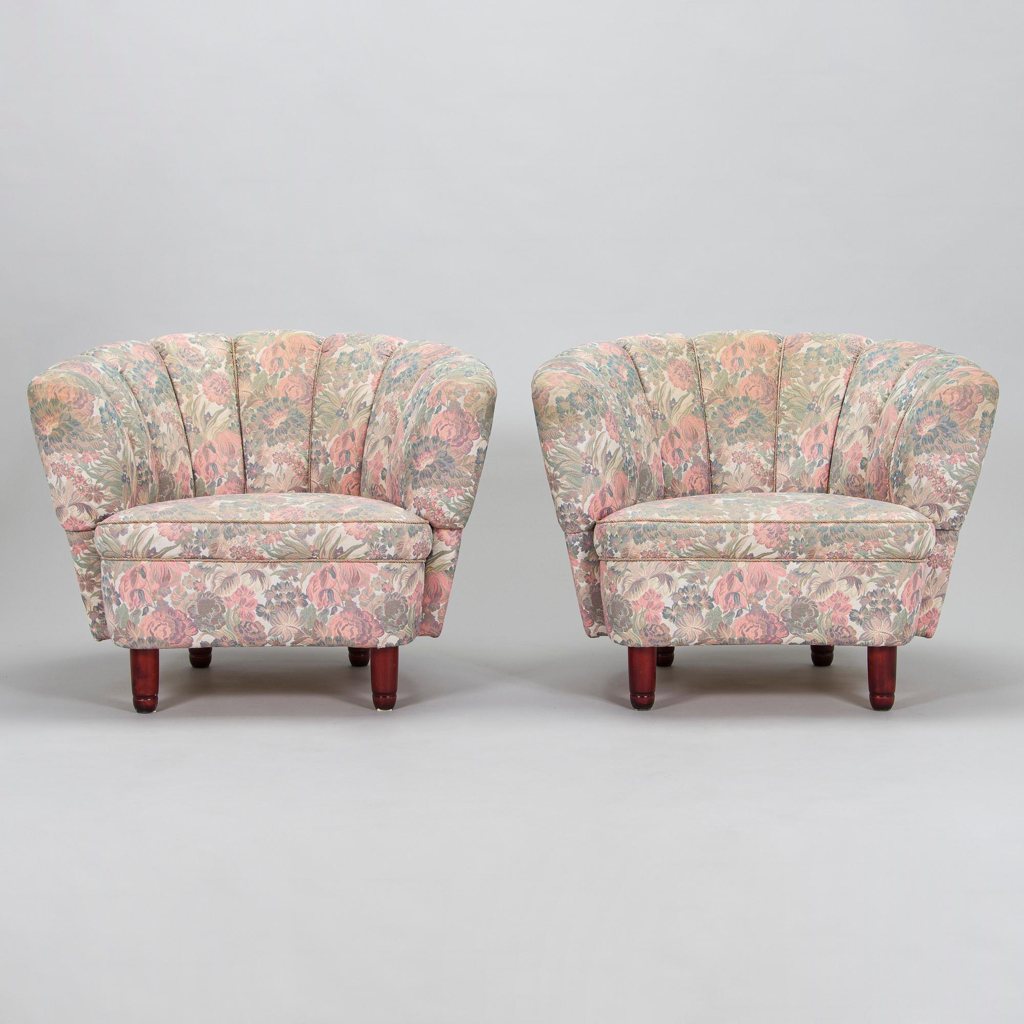 A pair of late 20th century armchairs.