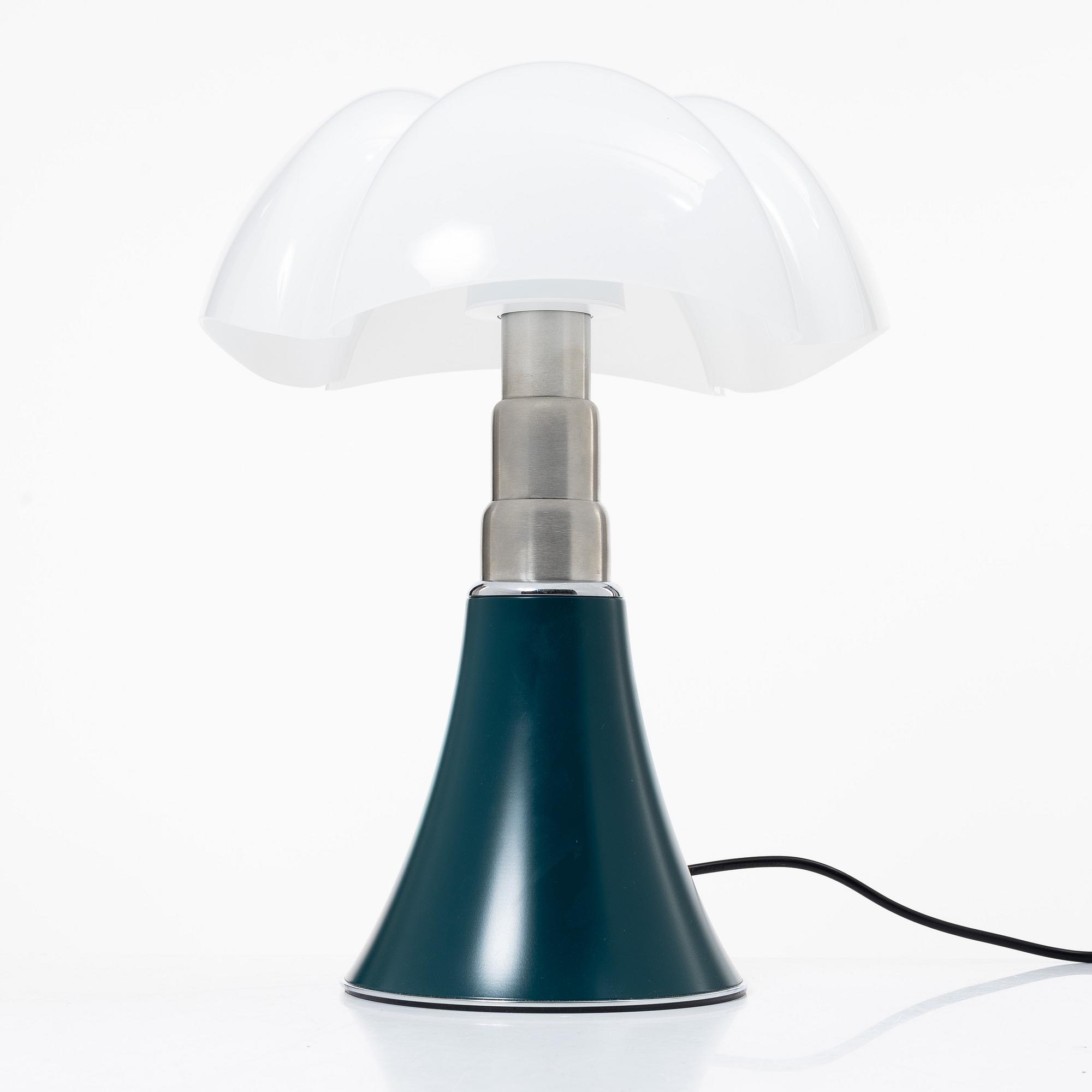 Gae Aulenti, bordslampa, "Minipipistrello", Martinelli Luce, Italien, samtida tillverkning.