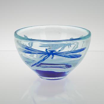 SKÅL, glas, "Förtrollande slända" signerad Astrid Gate, F-34/199 Special Edition, Johansfors.