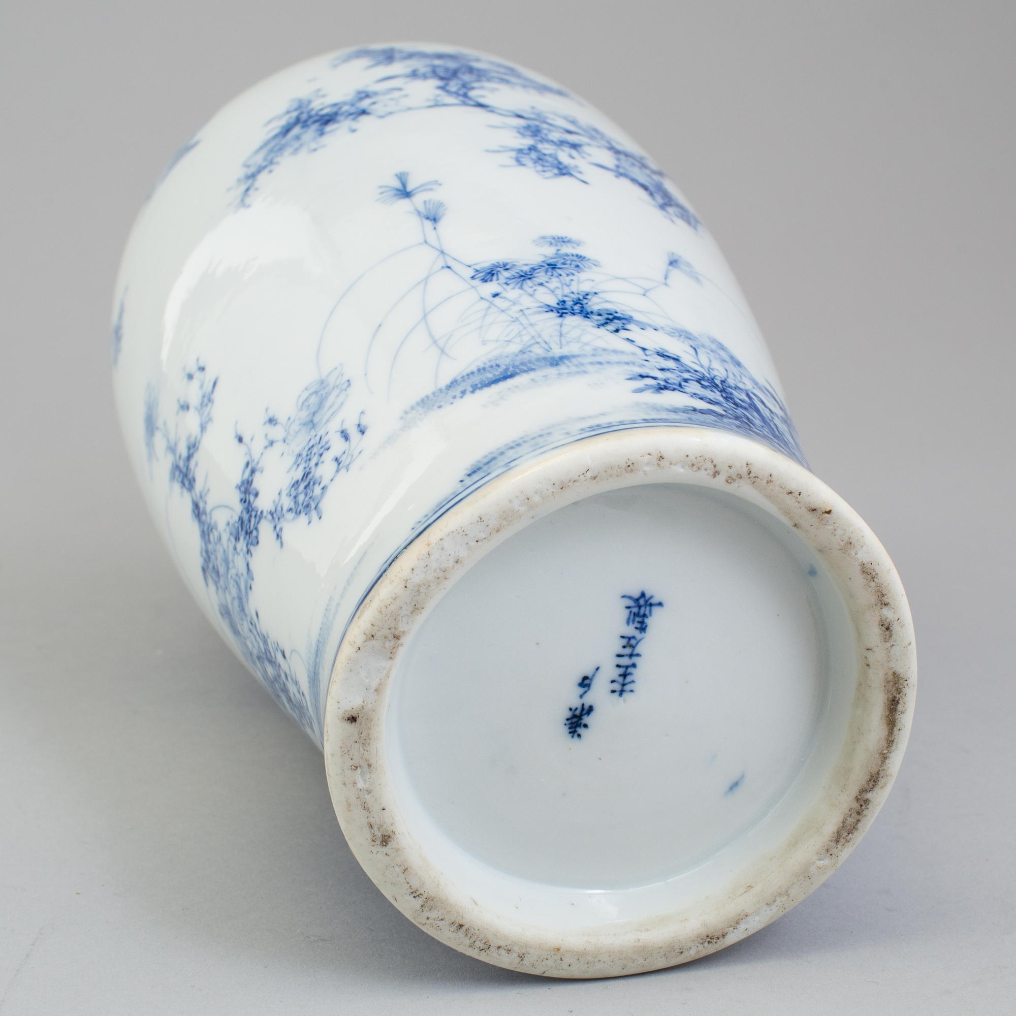 A blue and white Japanese vase, early 20th Century.