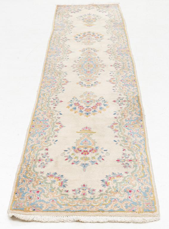 Gallerimatta, orientalisk, 360 x 75 cm.