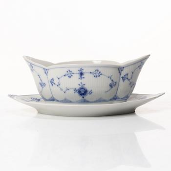 Royal Copenhagen, Dinner service, 31 pieces, “Musselmalet Halvblonde”, Denmark.