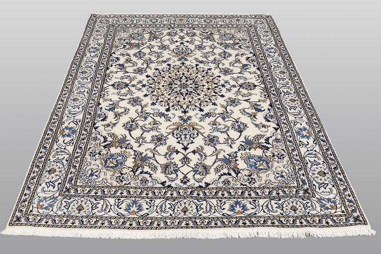 Matta, Nain part silk, ca 240 x 164 cm.
