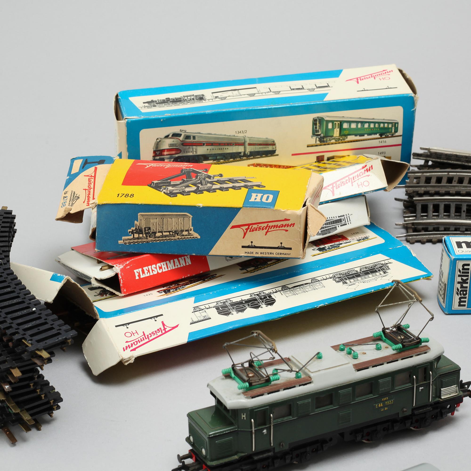 Model trains with rail from Fleishmann, Märkling and Mantua, 20th century.