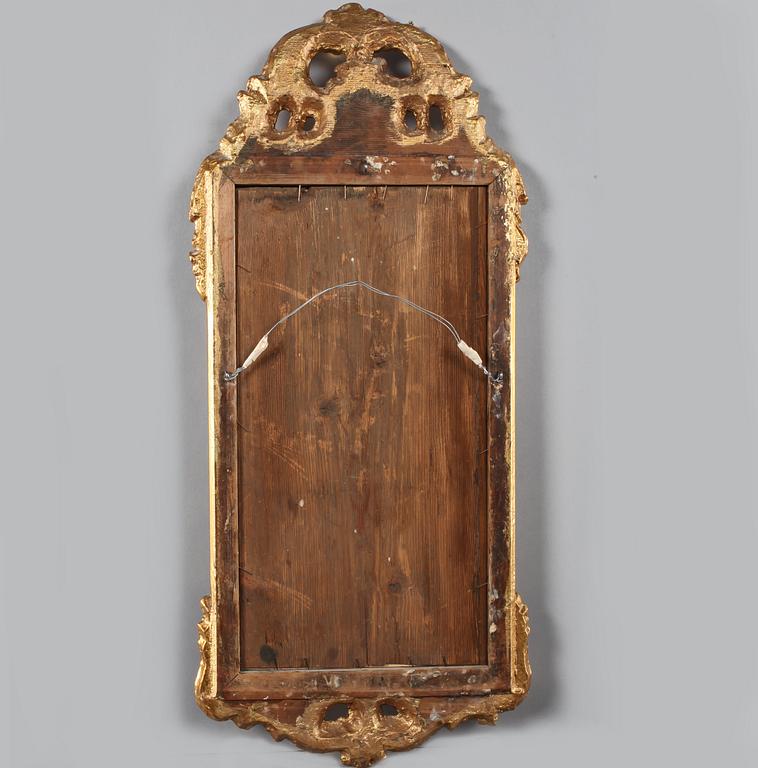 SPEGEL, otydligt märkt med Stockholms hallstämpel, rokoko, 1700-talets andra hälft.