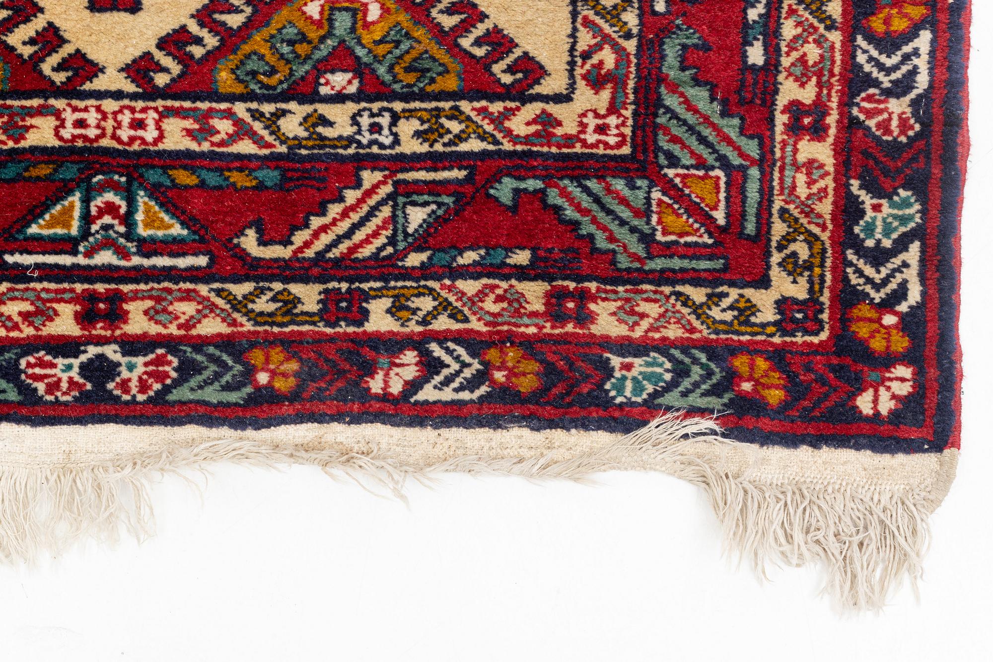 Gallry carpet, ca 310 x 83 cm.