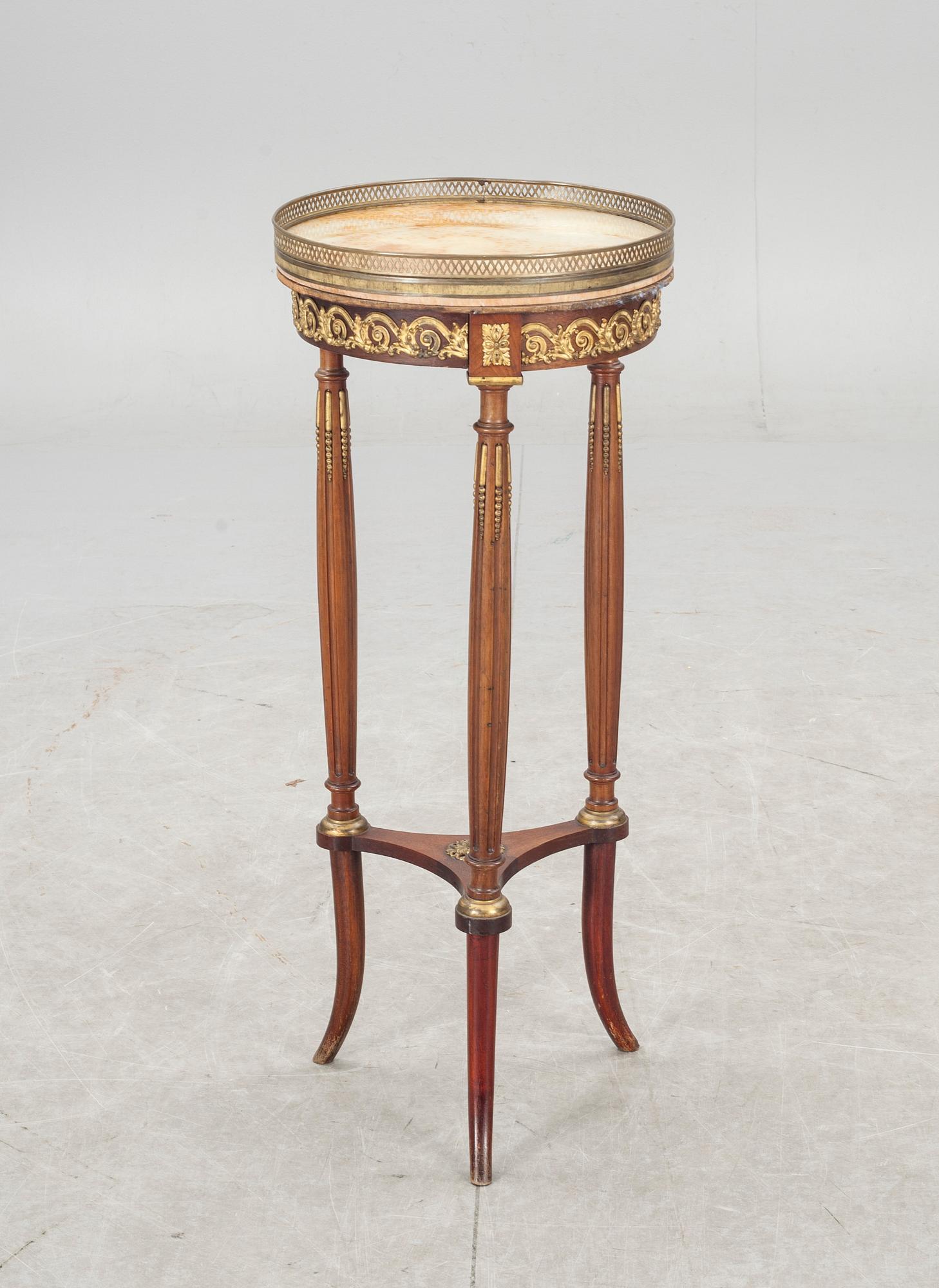 PIEDESTAL, empirestil, 1900-tal.