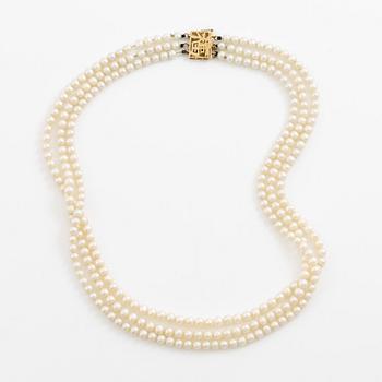 Pearl necklace, cultured pearls, clasp 14K gold.