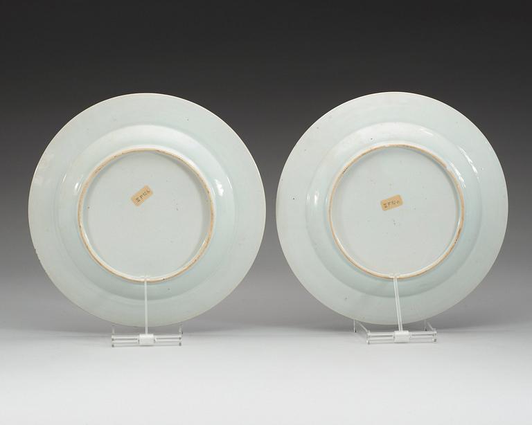 A pair of famille rose dishes, Qing dynasty Qianlong (1736.95).