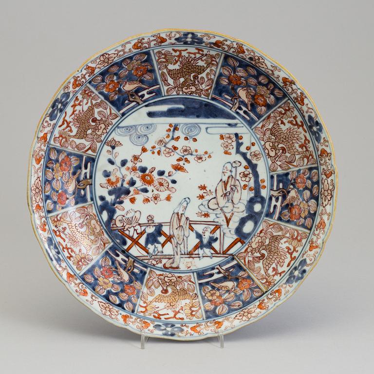 A Japanese imari dish, 18th Century.