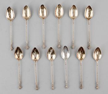KAFFESKEDAR, 12  st, förgyllt silver, Stockholm 1876. Vikt ca 93 g.