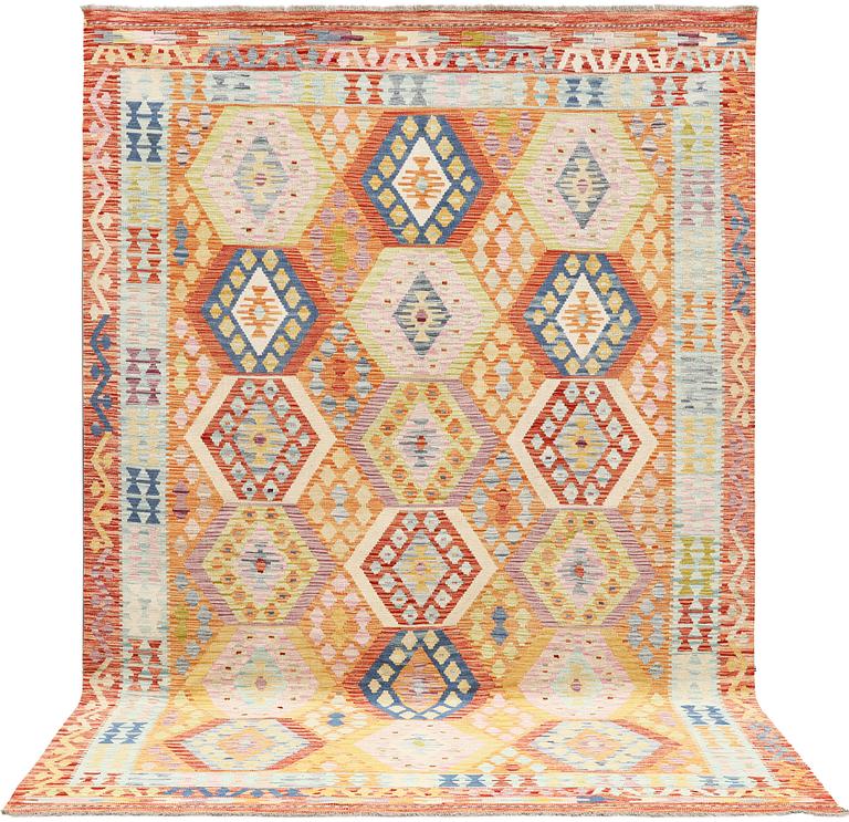 A Kilim carpet, c. 299 x 205 cm.