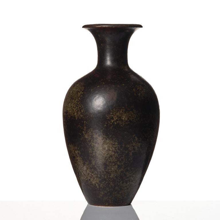 Gunnar Nylund, a stoneware vase, Rörstrand 1950-60s, model AKT.