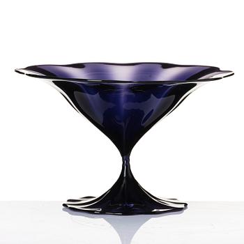 Simon Gate, a purple glass bowl 'Slottsglas', Orrefors Sweden 1920s.