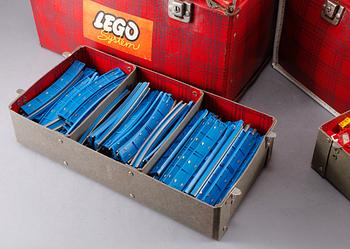 PARTI LEGO, 2 lådor, 1900-talets andra hälft.