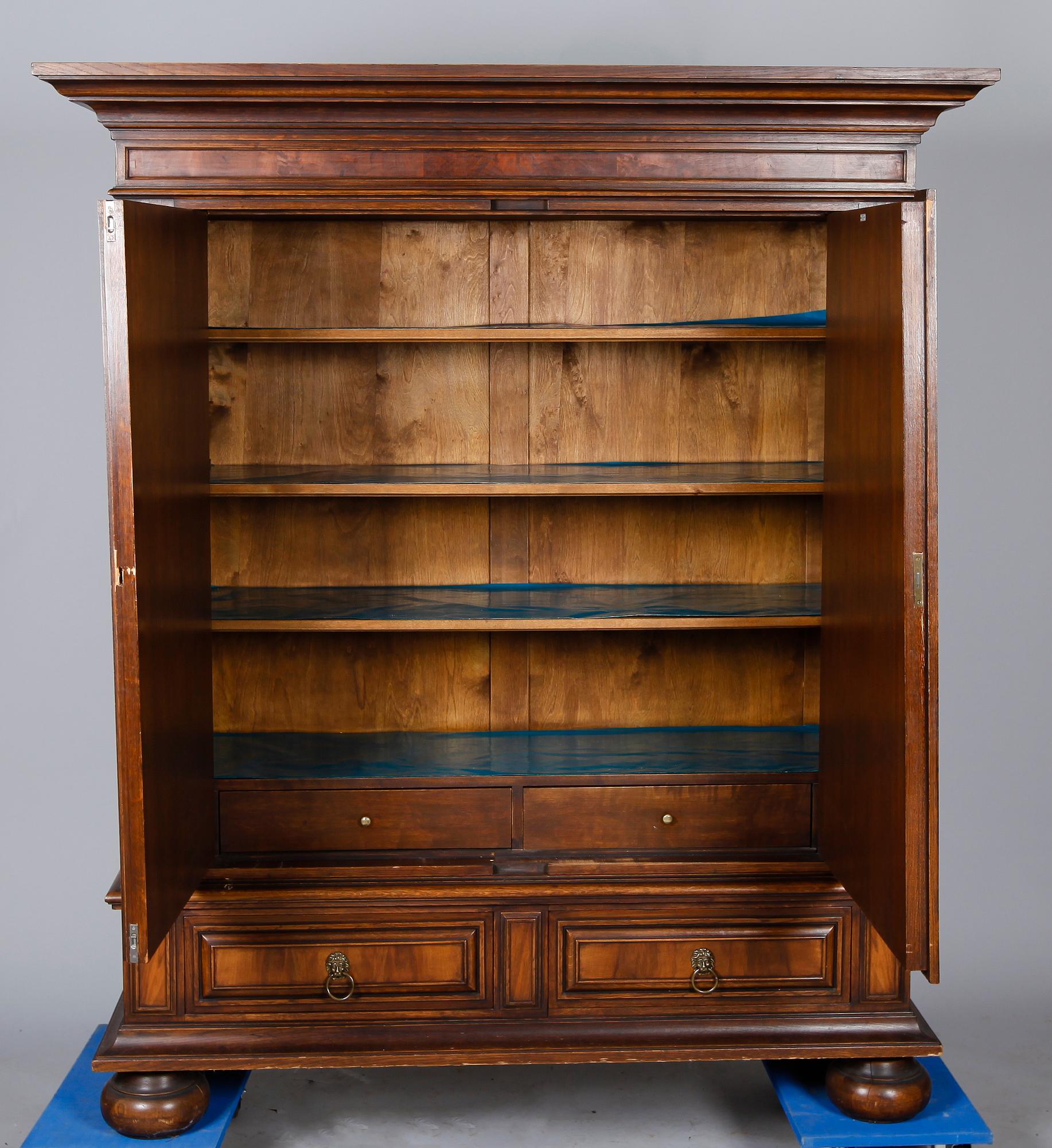 SKÅP, barockstil, 1900-talets första hälft.