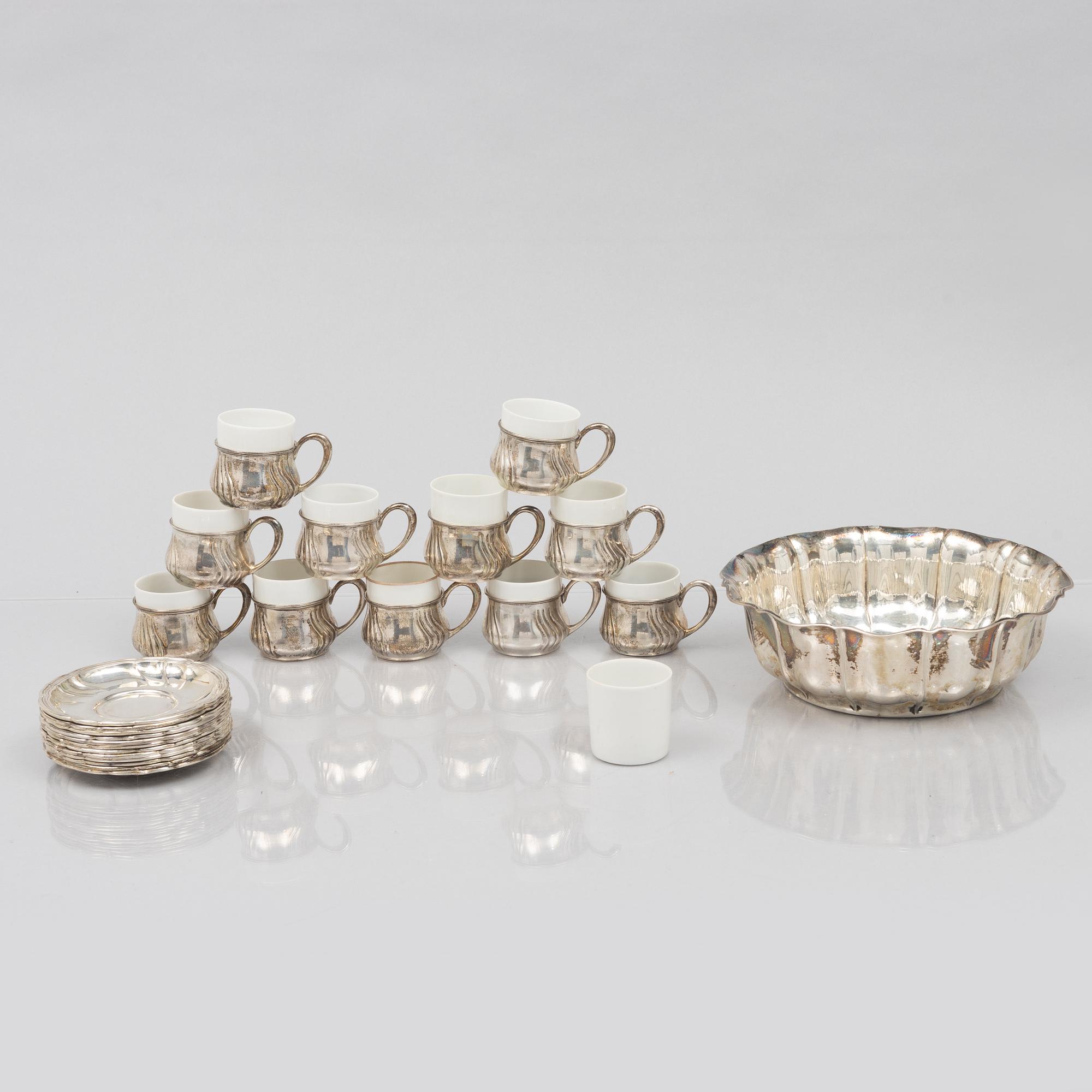 Koppar med fat, 11 st samt skål, silver 800, rokokostil, Tyskland, 1900-tal.