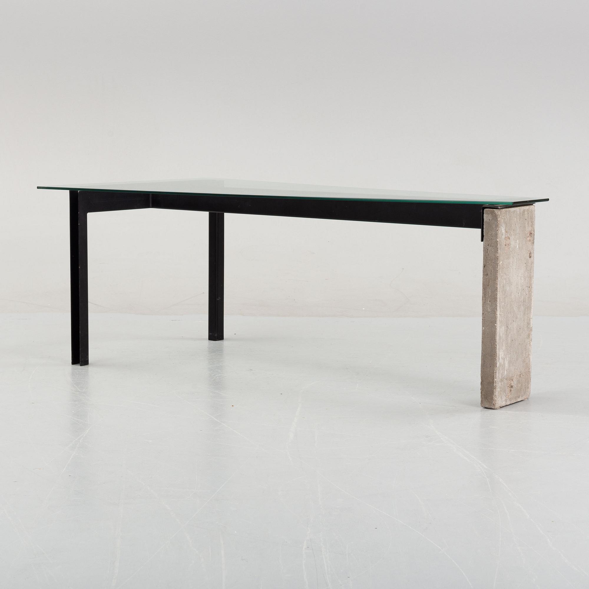 A 'Concrete' table by Jonas Bohlin for Källemo, end of the 20th Century.