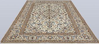 A Keshan carpet, 298 x 200 cm.