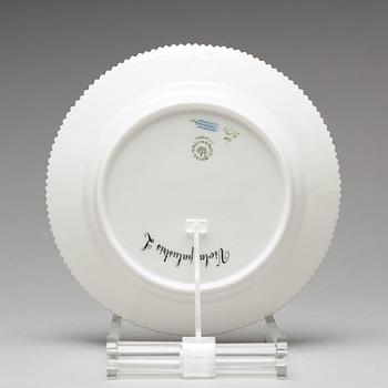 ASSIETTER, 12 stycken, porslin. "Flora Danica", Royal Copenhagen, Danmark, 1900-tal.
