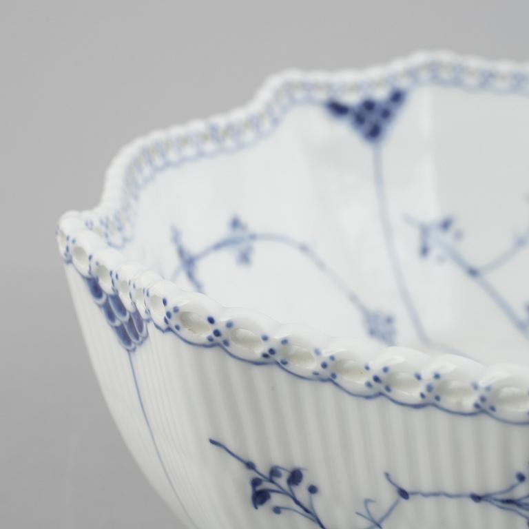 A Large 'Blue Fluted Full Lace' porcelain bowl, Royal Copenhagen, model 1153, 1898-1923.