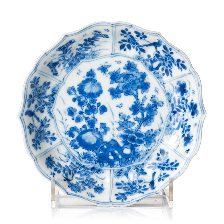 Fat, porslin. Qingdynastin, Kangxi (1662-1722).