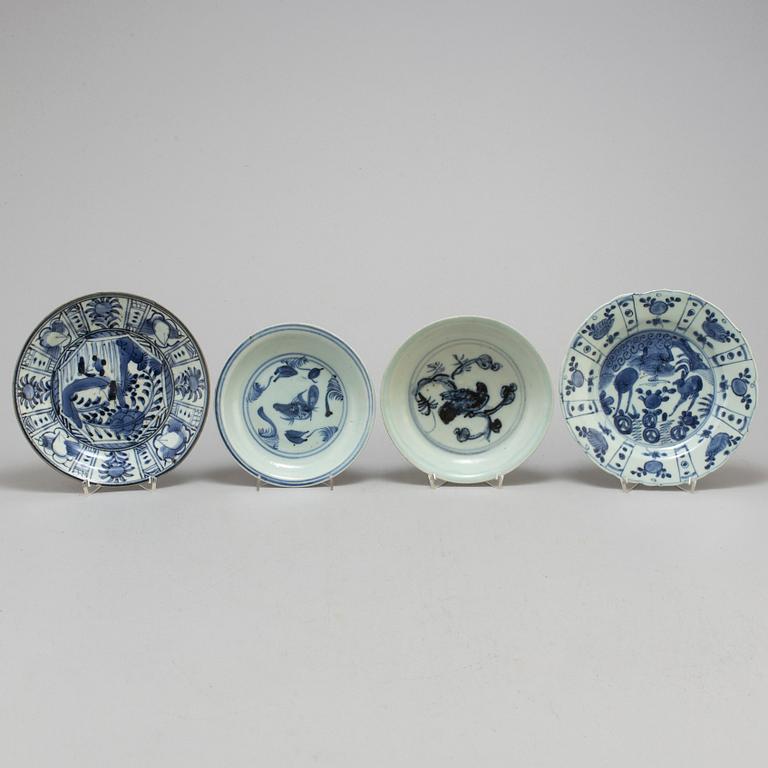 Four blue and white dishes, Ming dynasty (1368-1644), and one Japan, Edo (1603-1867).