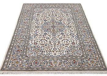 A Kashan carpet, c. 306 x 200 cm.