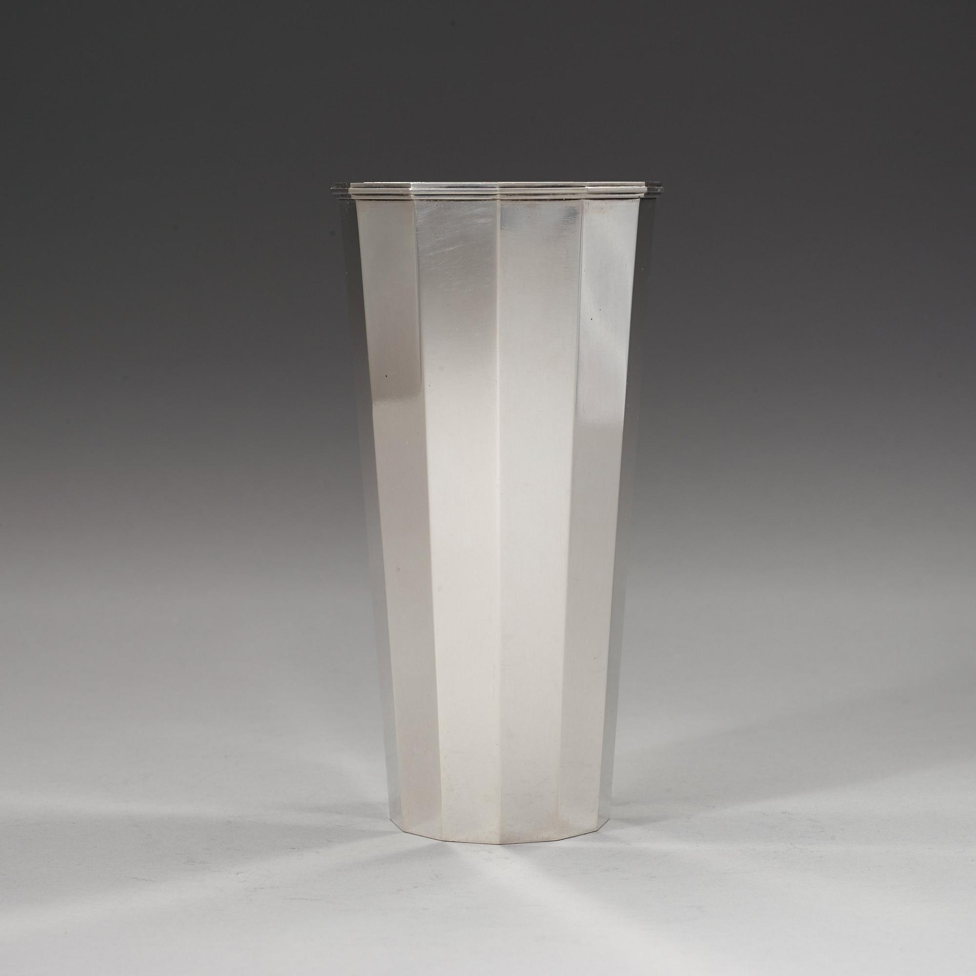 A Wiwen Nilsson sterling vase, Lund 1968.