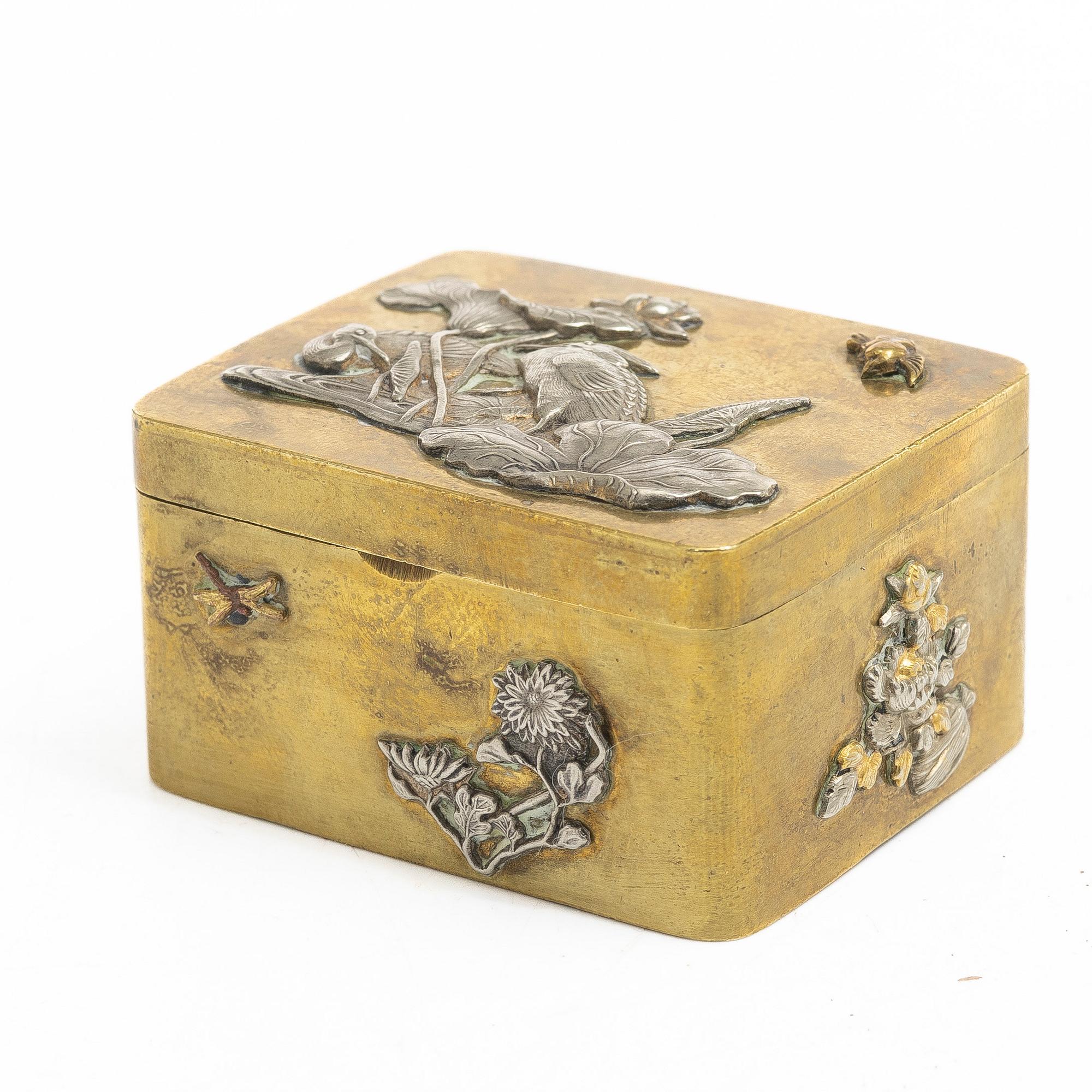 A small Japanese gilt copper box with cover and a porcelain dish, 19th century.