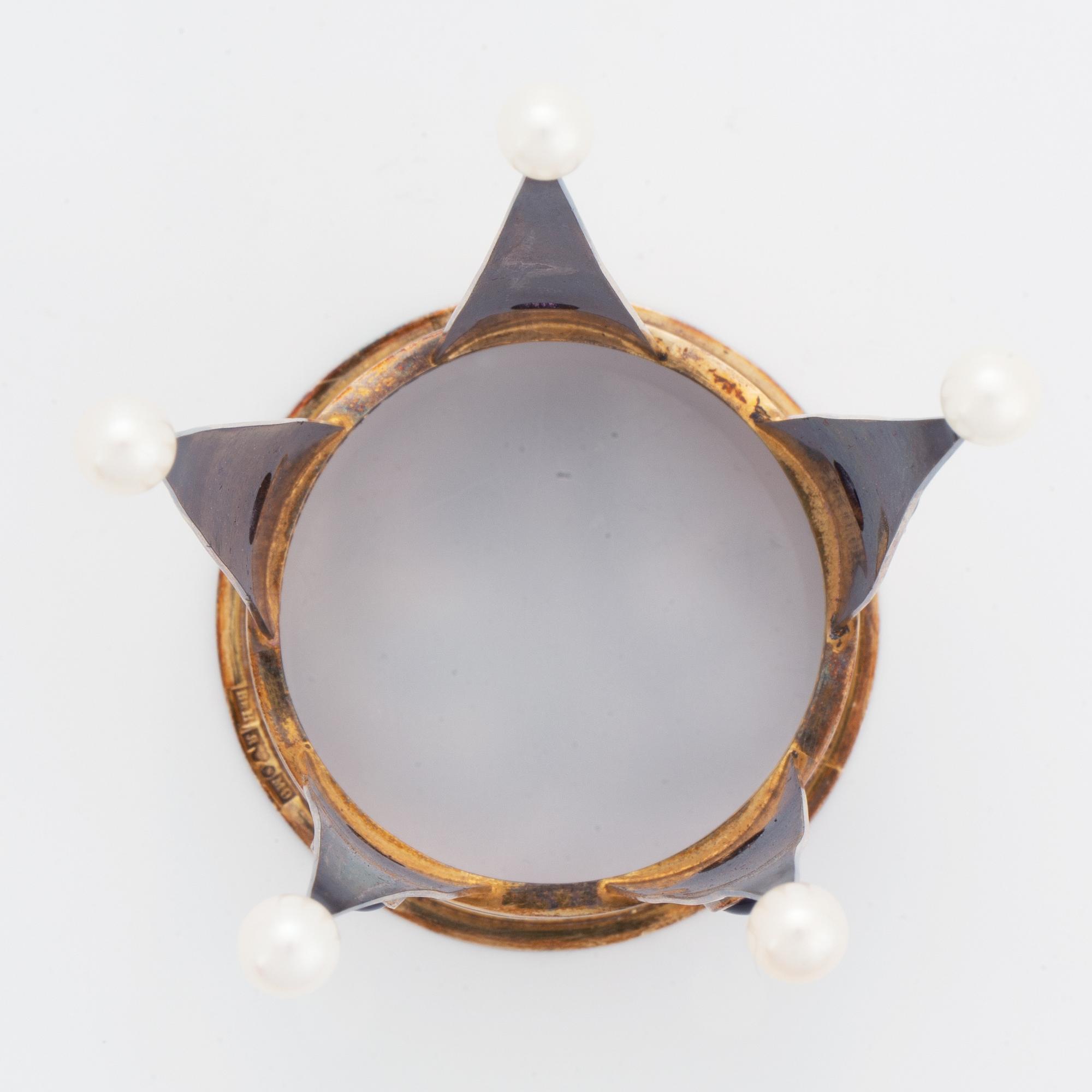 Brudkrona, förgyllt silver med pärlor och ametister, Bengt Hallberg, Köping 1962.