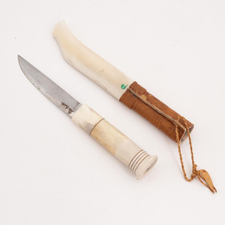 A reindeer knife by Thore Sunna, before 1970, signed.