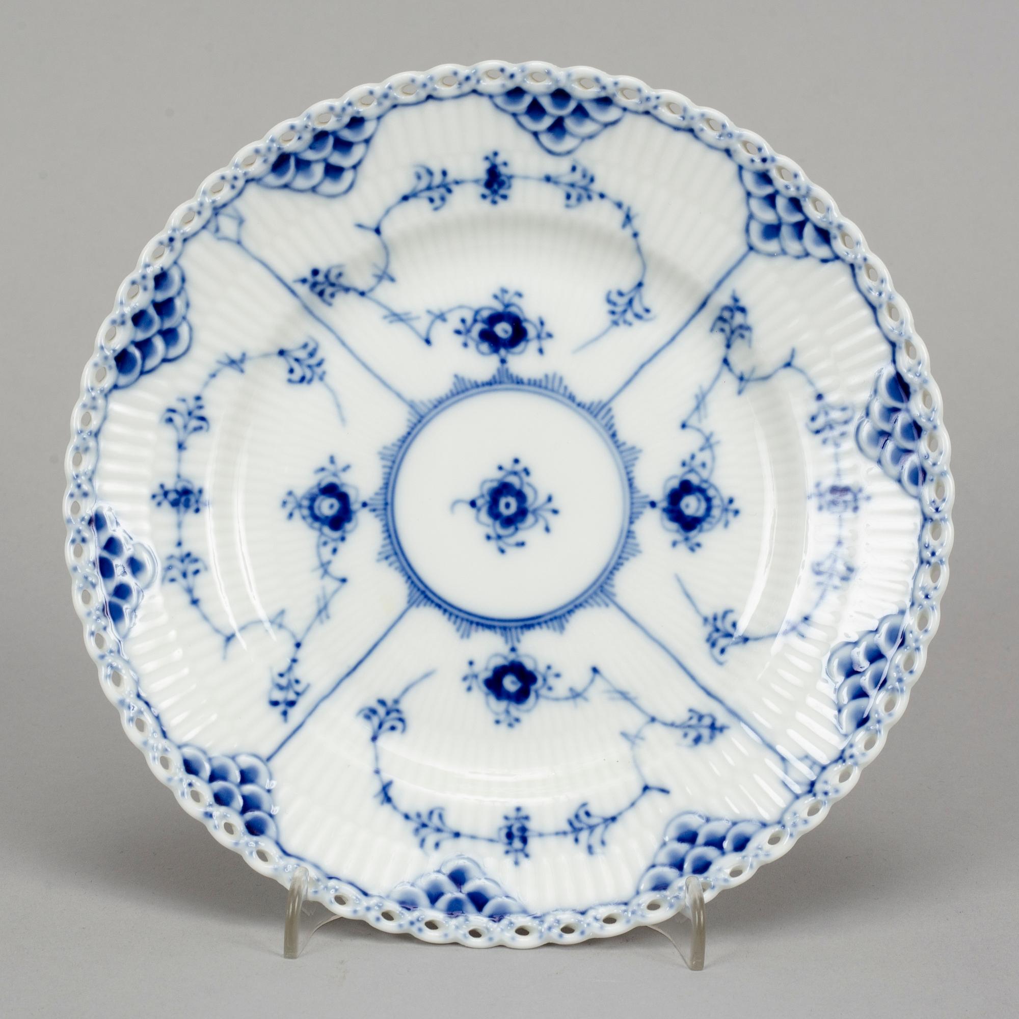 Royal Copenhagen, a 'Musselmalet' part service, Denmark (14 pieces).