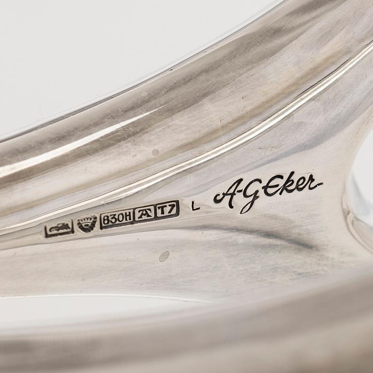 Anna-Greta Eker, kynttilänjalkapari, hopeaa, Auran Kultaseppä Oy, Turku, 1964-1972.