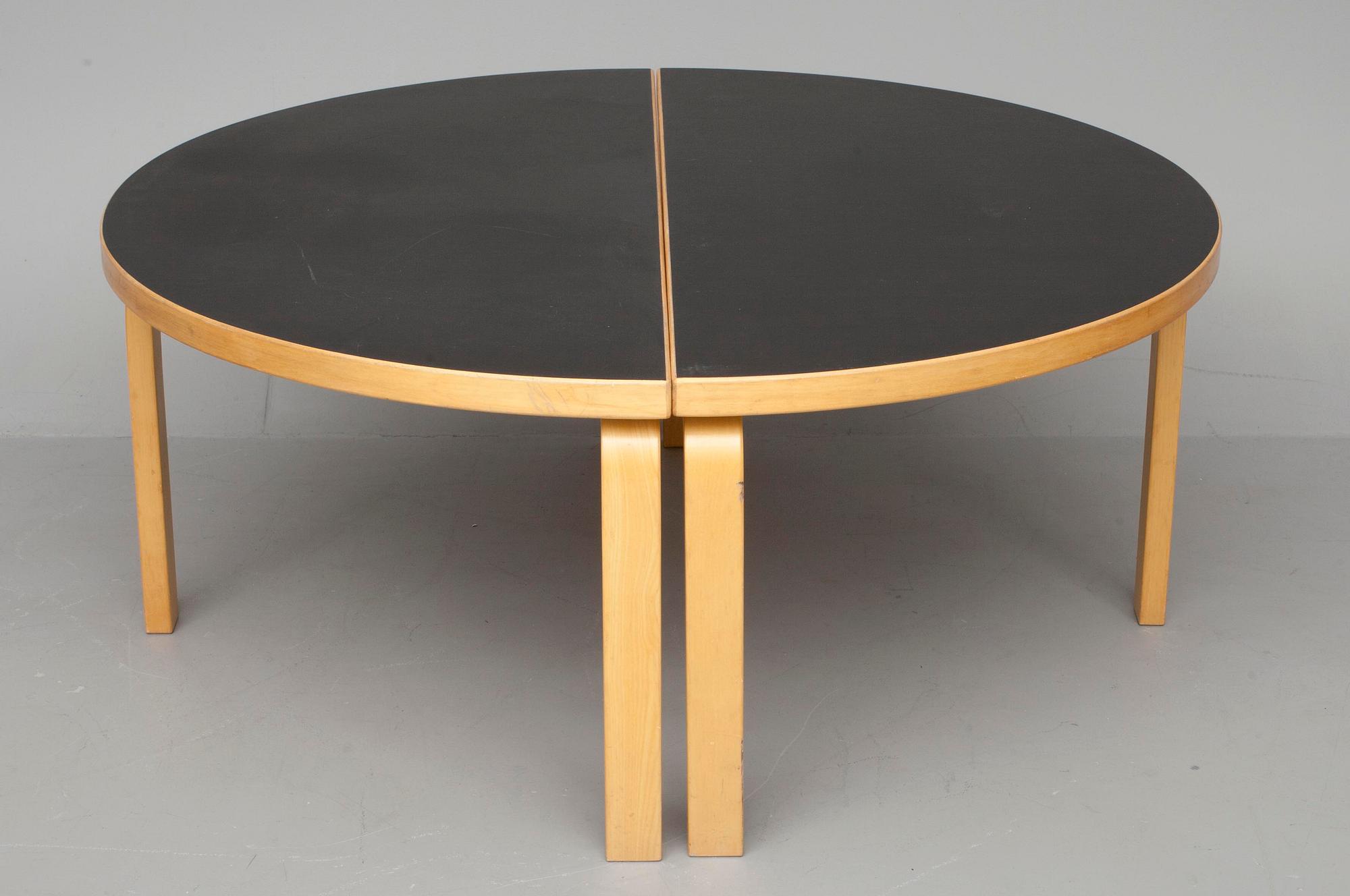 BORD, 2 halvmånformade delar, Alvar Aalto, Artek, modellen formgiven 1935.