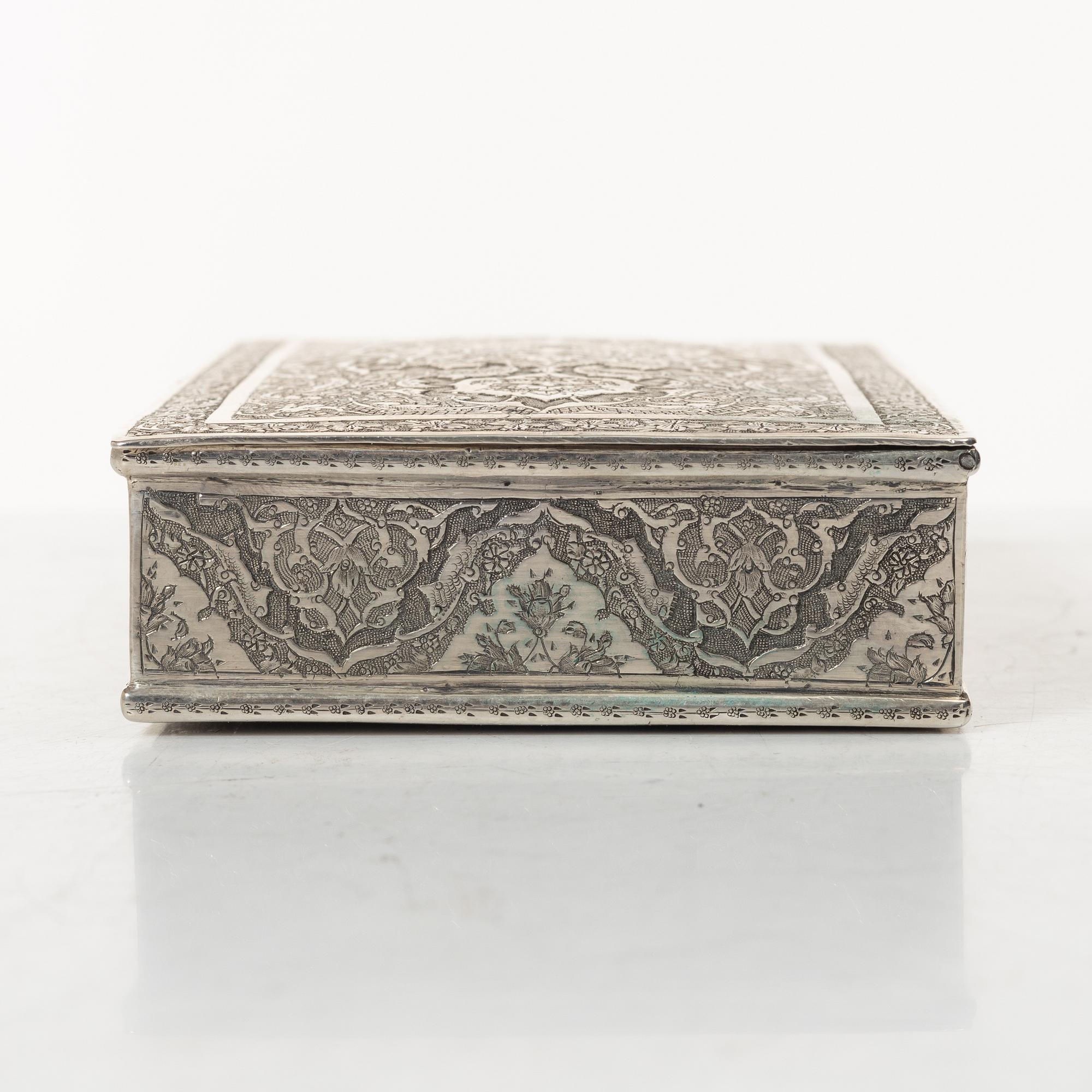 A Persian silver cigarett box, first half of the 20th century. Total weight 266 grams.