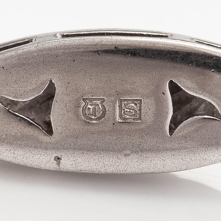 Helminauha, viljellyt helmet, metallilukko.