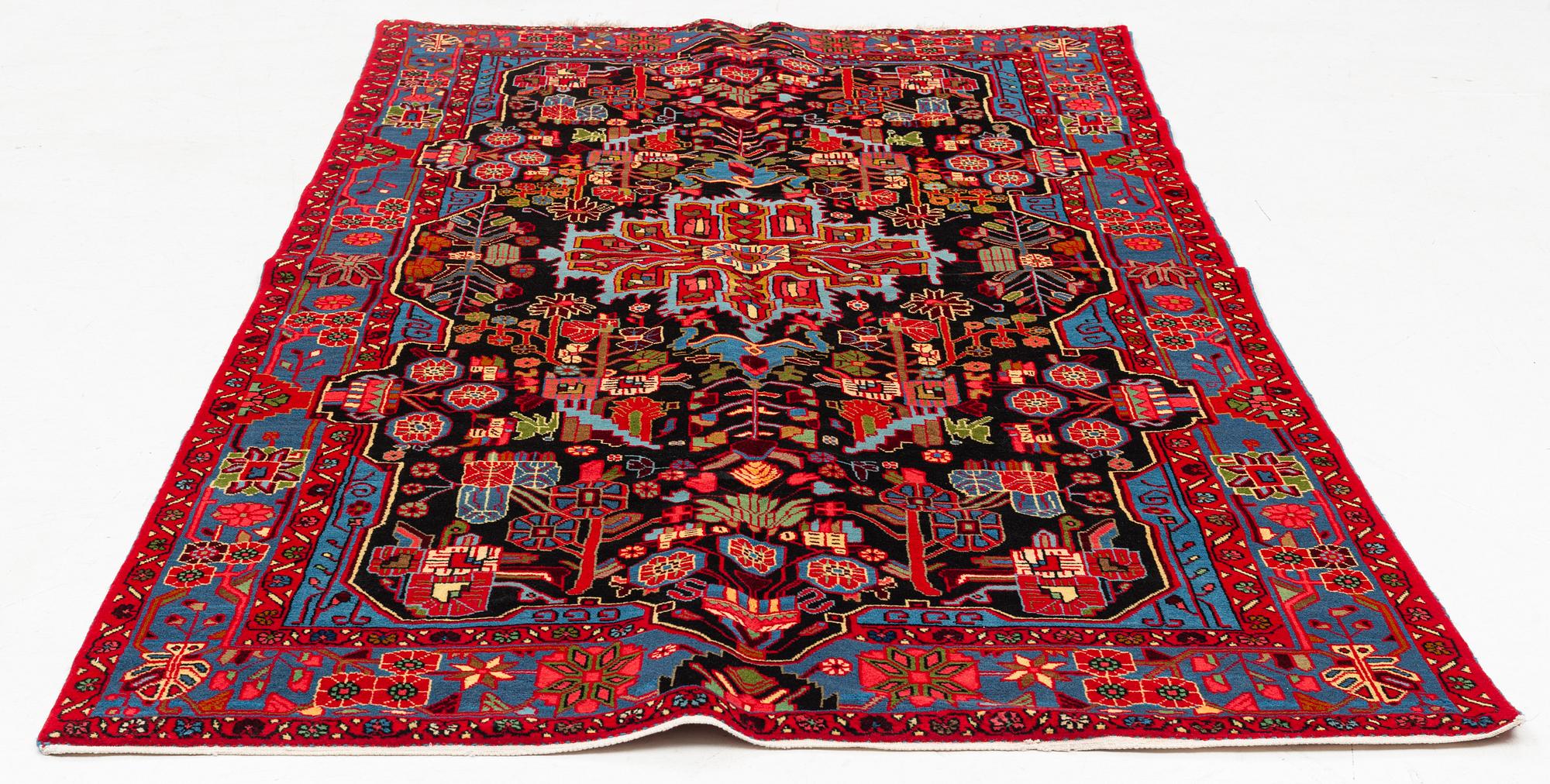 Matta, Västpersisk, ca. 247 x 146-156 cm.