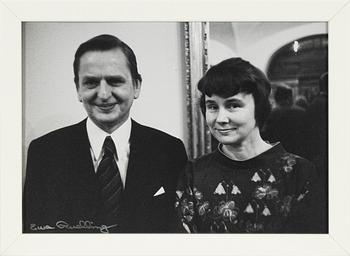 Ewa Rudling, photograph Lisbeth och Olof Palme på Grand Hotel, 1971, signed.