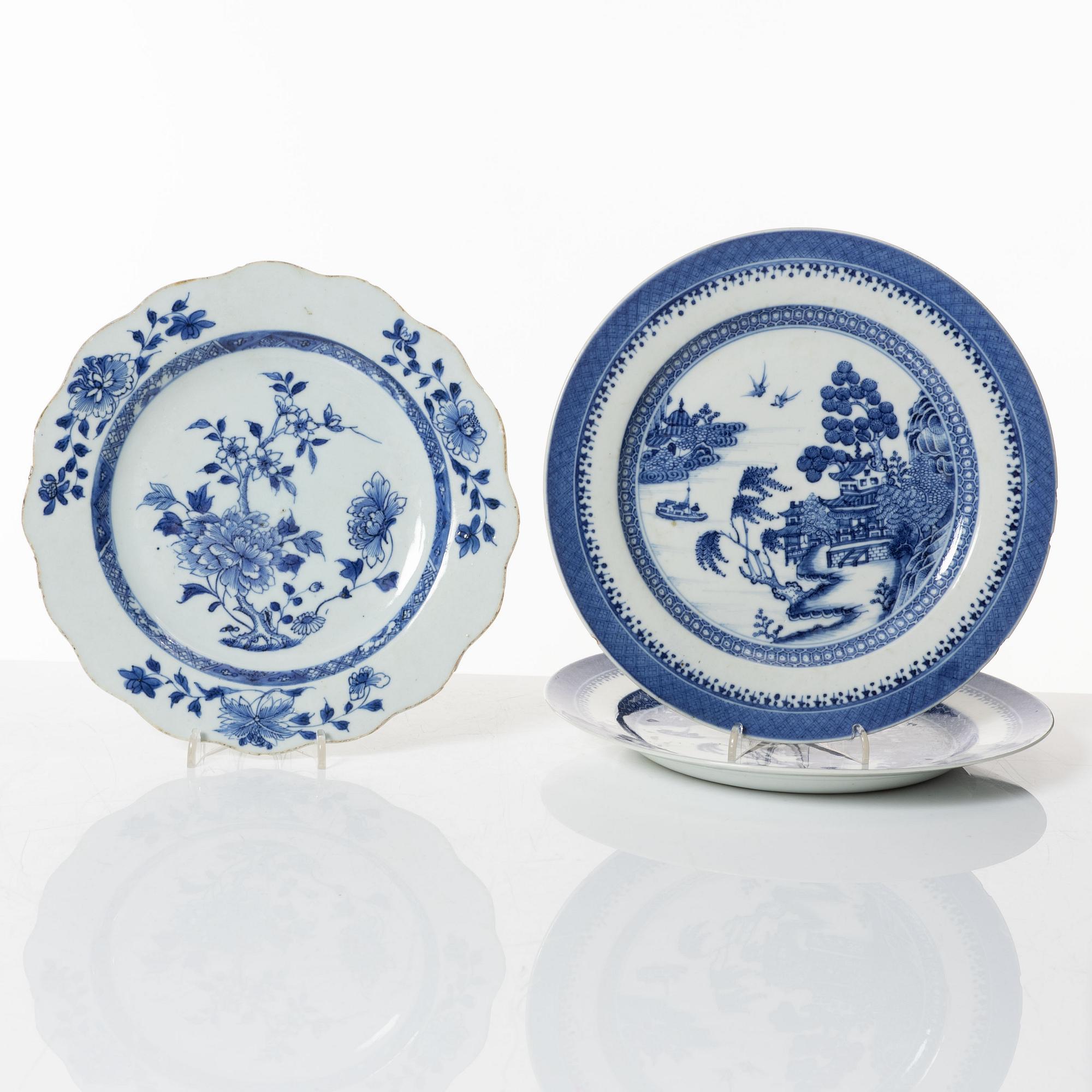 A group of nine Chinese blue and white export porcelain plates, Qing dynasty, 18th and 19th century.