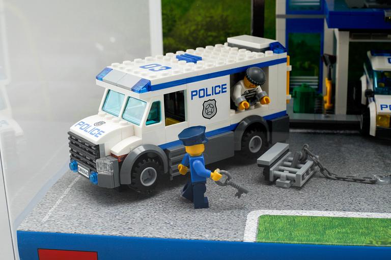 A 2014 Lego showcase of the Lego City #60043 and #60047.