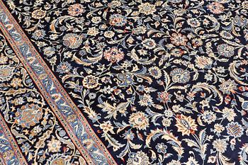A carpet, Kashan, ca 355 x 238 cm.