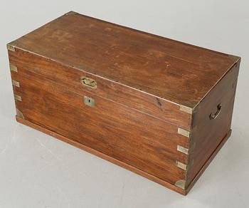 KOFFERT / KISTA, engelsk stil, omkring sekelskiftet 1900.
